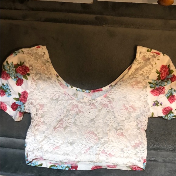 A crop top - Picture 2 of 2